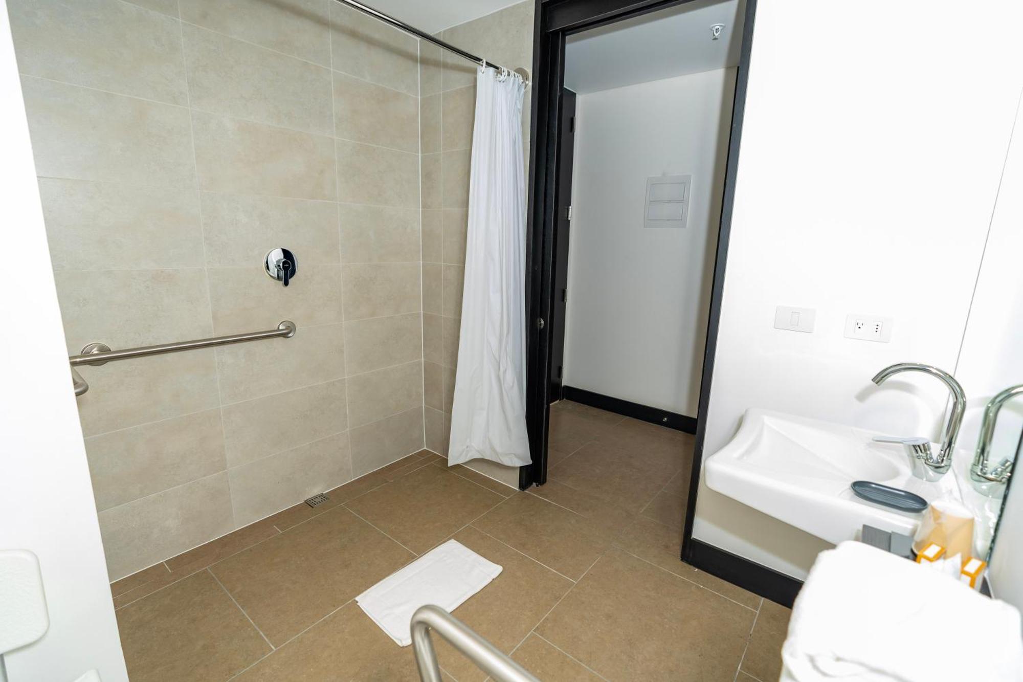 Hampton By Hilton Antofagasta Hotel Exterior photo