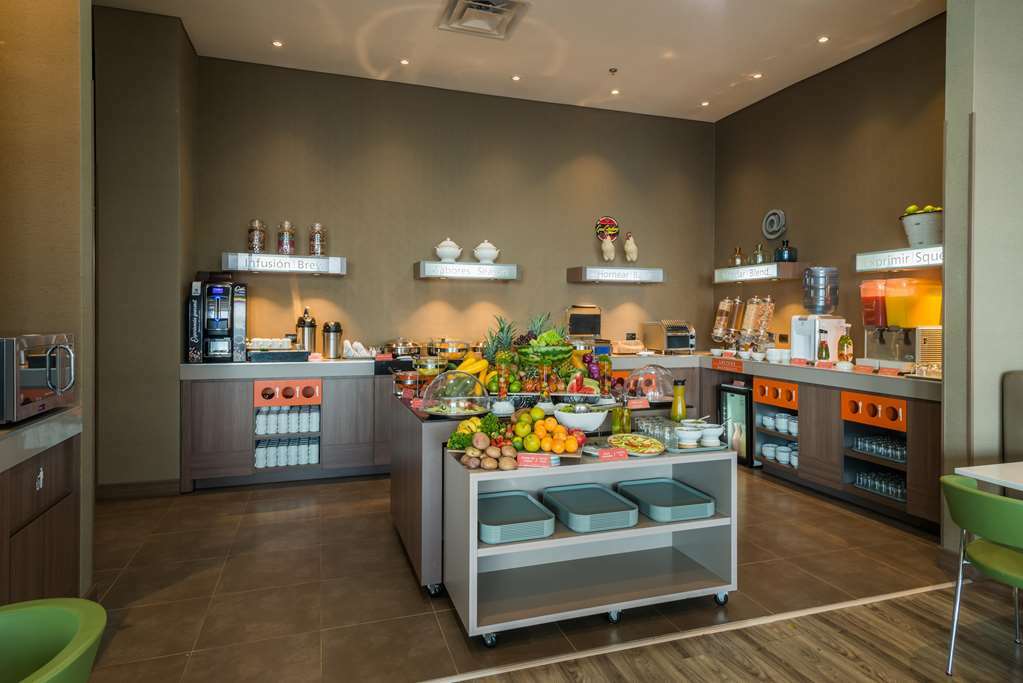 Hampton By Hilton Antofagasta Hotel Restaurant photo